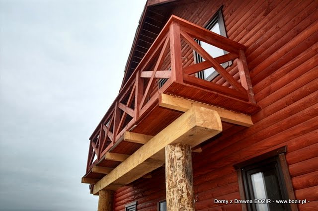 domy z drewna balkon